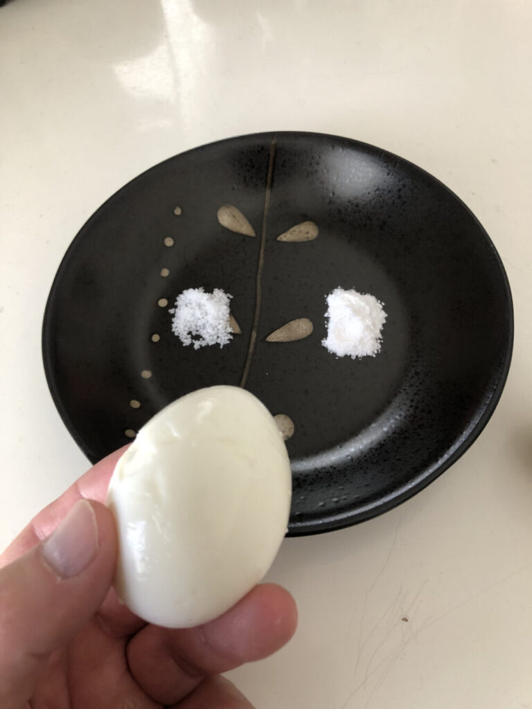 ゆで卵を使って塩の比較
